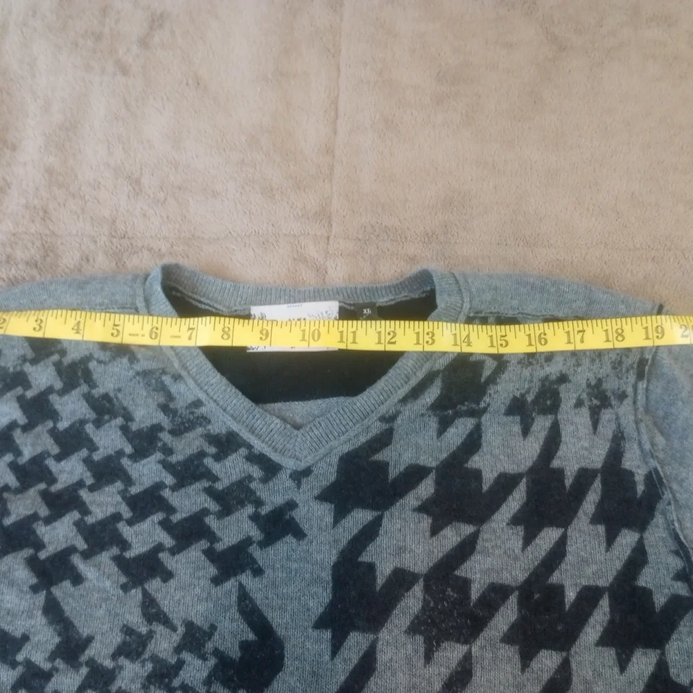 Public Opinion Gray and Black Houndstooth 100% Cashmere  Men SweaterZs XL